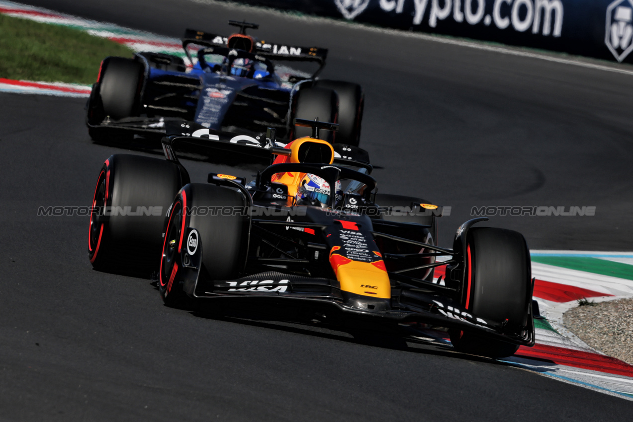 GP ITALIA, Max Verstappen (NLD) Red Bull Racing RB21.

06.09.2025. Formula 1 World Championship, Rd 16, Italian Grand Prix, Monza, Italy, Qualifiche Day.

- www.xpbimages.com, EMail: requests@xpbimages.com © Copyright: Charniaux / XPB Images