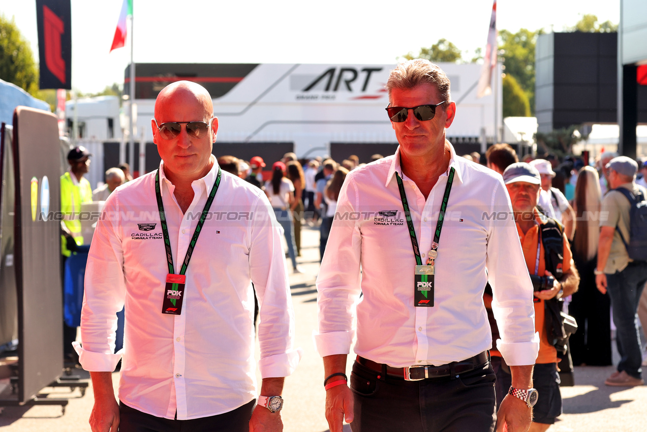 GP ITALIA, (L to R): Dan Towriss (USA) Cadillac F1 Team e TWG Motorsports CEO with Graeme Lowdon (GBR) Cadillac Formula 1 Team, Team Principal.

06.09.2025. Formula 1 World Championship, Rd 16, Italian Grand Prix, Monza, Italy, Qualifiche Day.

- www.xpbimages.com, EMail: requests@xpbimages.com © Copyright: Bearne / XPB Images
