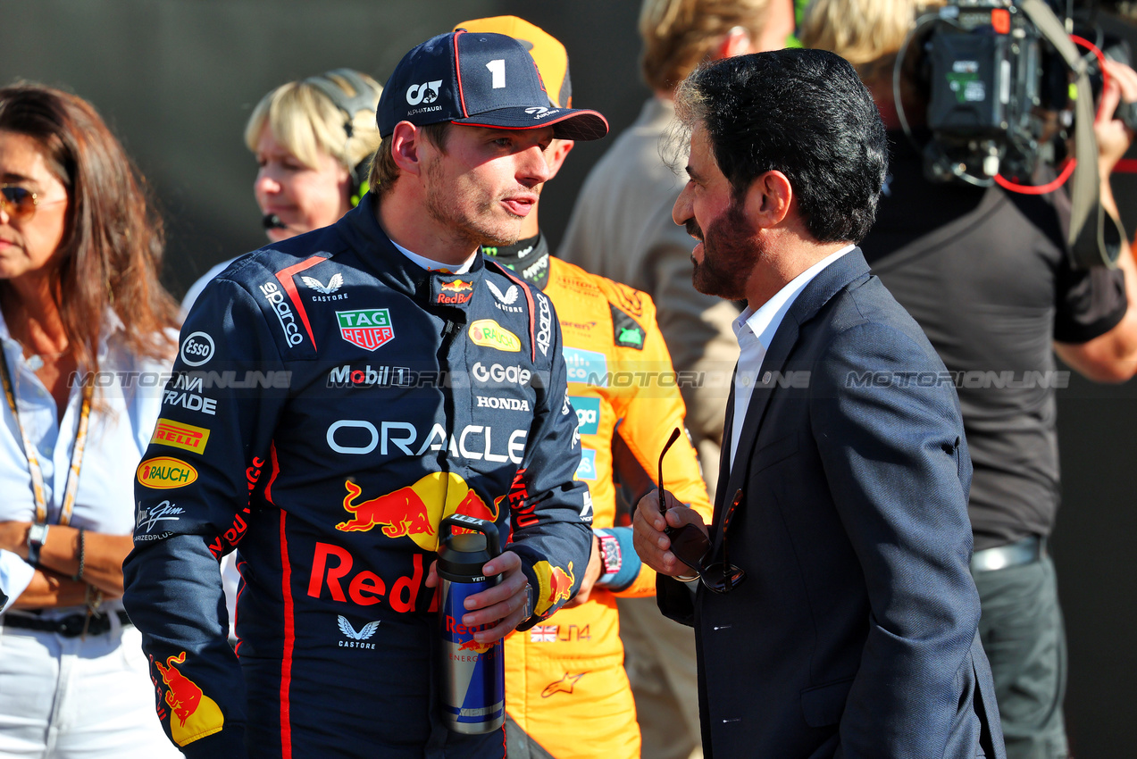 GP ITALIA, (L to R): Max Verstappen (NLD) Red Bull Racing with Mohammed Bin Sulayem (UAE) FIA President in qualifying parc ferme.

06.09.2025. Formula 1 World Championship, Rd 16, Italian Grand Prix, Monza, Italy, Qualifiche Day.

- www.xpbimages.com, EMail: requests@xpbimages.com © Copyright: Batchelor / XPB Images