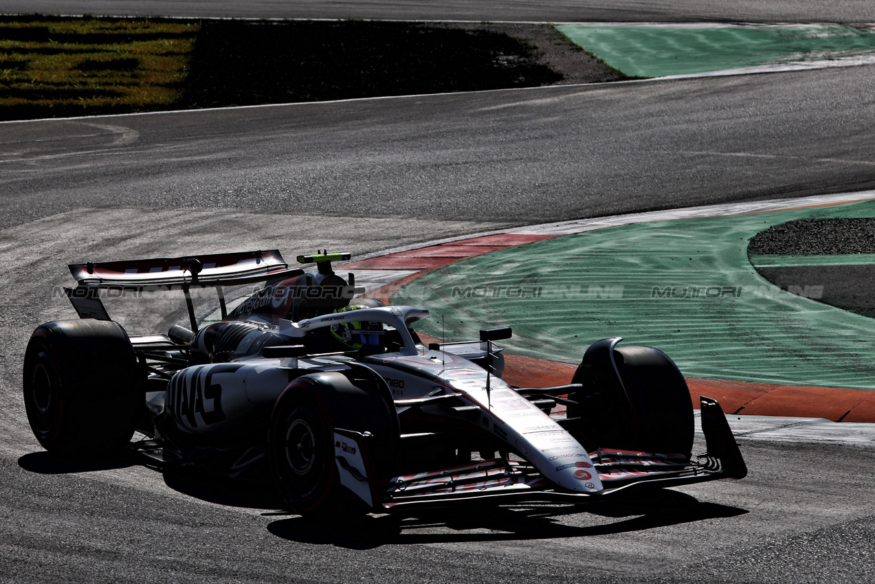 GP ITALIA, Oliver Bearman (GBR) Haas VF-25.

06.09.2025. Formula 1 World Championship, Rd 16, Italian Grand Prix, Monza, Italy, Qualifiche Day.

 - www.xpbimages.com, EMail: requests@xpbimages.com © Copyright: Rew / XPB Images