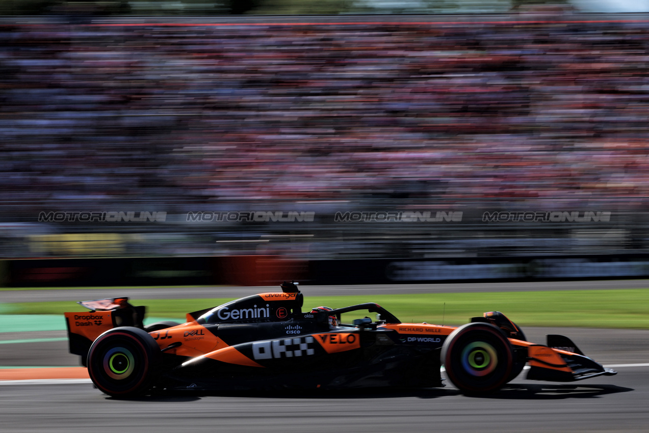 GP ITALIA, Oscar Piastri (AUS) McLaren MCL39.

06.09.2025. Formula 1 World Championship, Rd 16, Italian Grand Prix, Monza, Italy, Qualifiche Day.

 - www.xpbimages.com, EMail: requests@xpbimages.com © Copyright: Rew / XPB Images