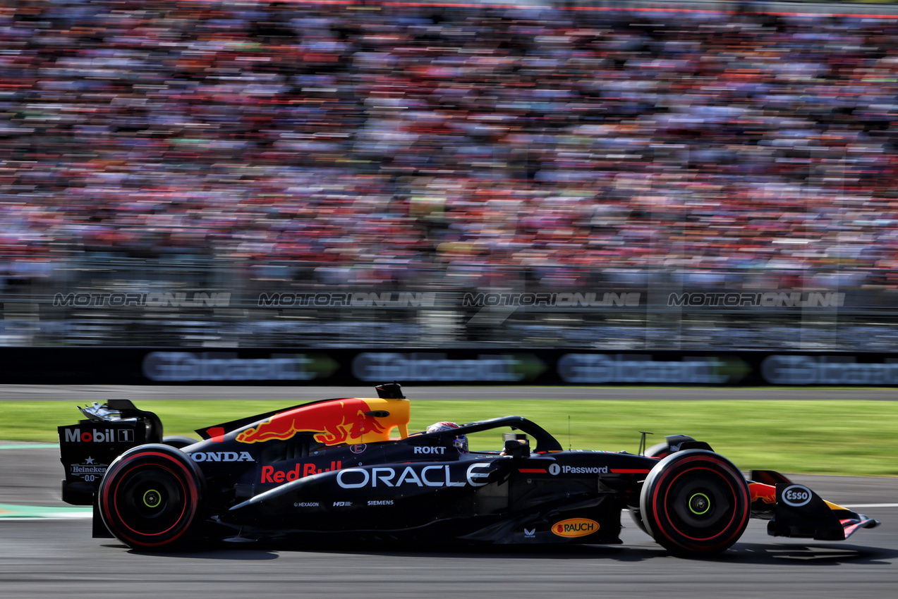 GP ITALIA, Max Verstappen (NLD) Red Bull Racing RB21.

06.09.2025. Formula 1 World Championship, Rd 16, Italian Grand Prix, Monza, Italy, Qualifiche Day.

 - www.xpbimages.com, EMail: requests@xpbimages.com © Copyright: Rew / XPB Images