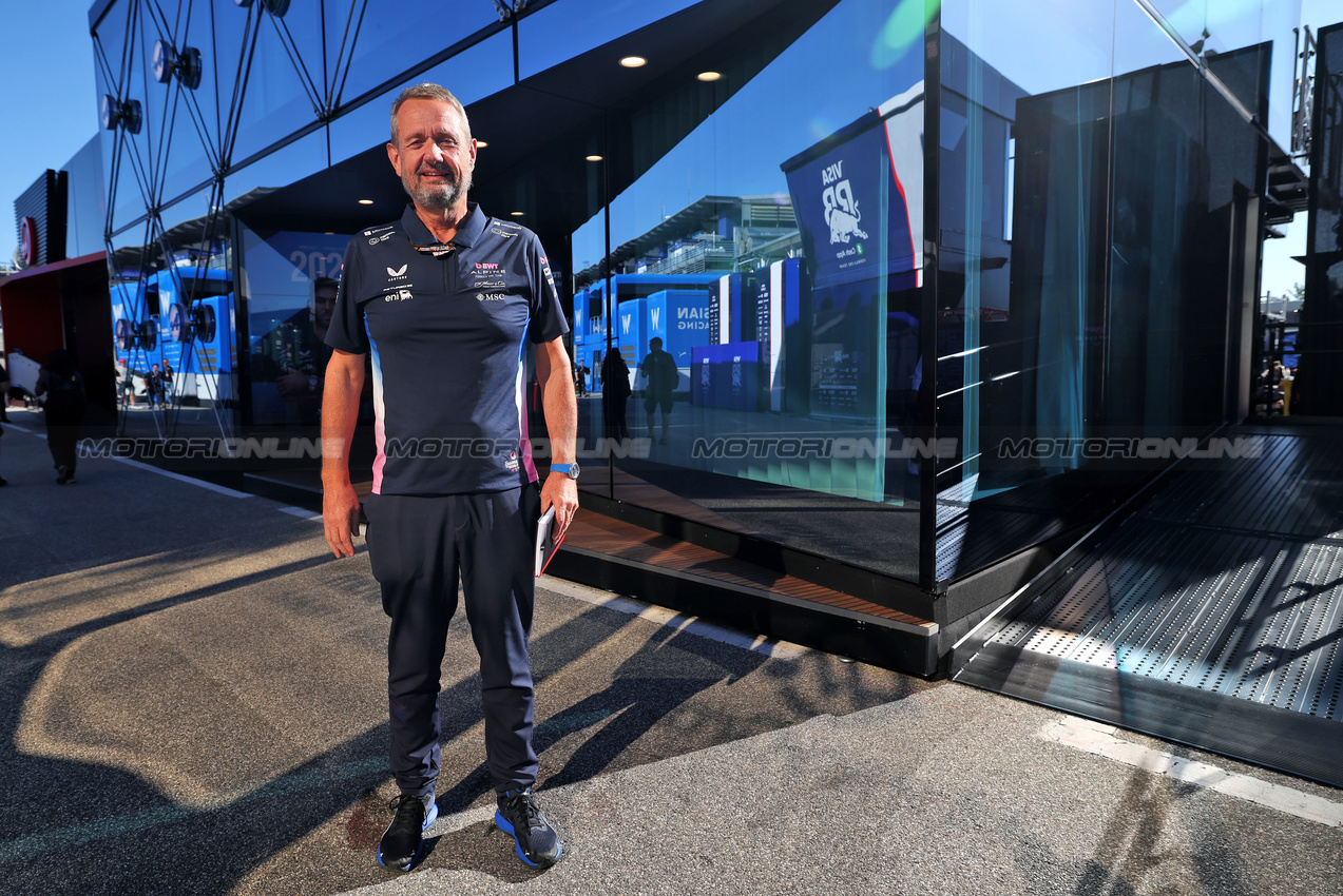 GP ITALIA, Steve Nielsen (GBR) Alpine F1 Team Managing Director.
06.09.2025. Formula 1 World Championship, Rd 16, Italian Grand Prix, Monza, Italy, Qualifiche Day.
- www.xpbimages.com, EMail: requests@xpbimages.com © Copyright: Rew / XPB Images