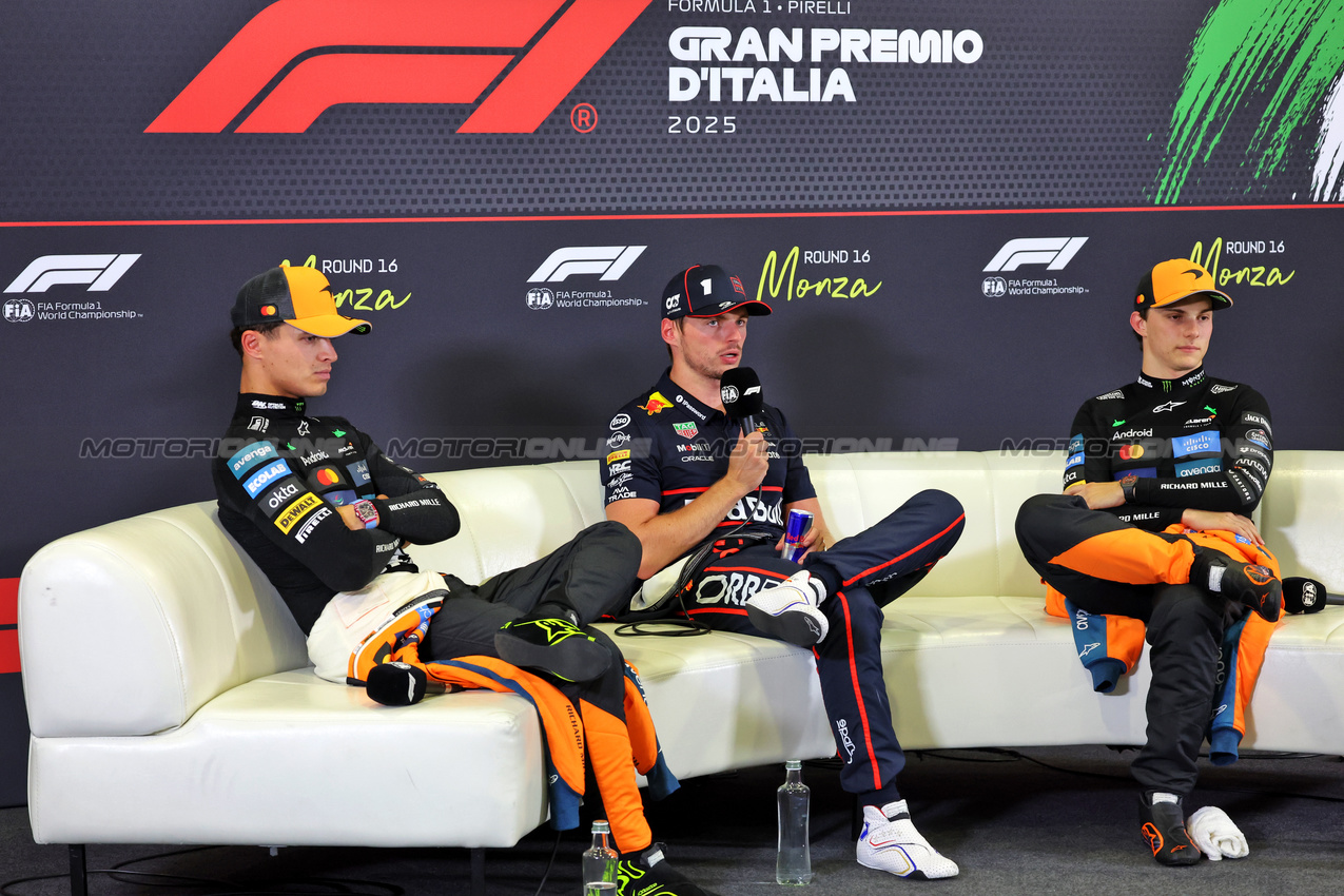 GP ITALIA, (L to R): Lando Norris (GBR) McLaren; Max Verstappen (NLD) Red Bull Racing; e Charles Leclerc (MON) Ferrari, in the post qualifying FIA Press Conference.
06.09.2025. Formula 1 World Championship, Rd 16, Italian Grand Prix, Monza, Italy, Qualifiche Day.
- www.xpbimages.com, EMail: requests@xpbimages.com © Copyright: Bearne / XPB Images