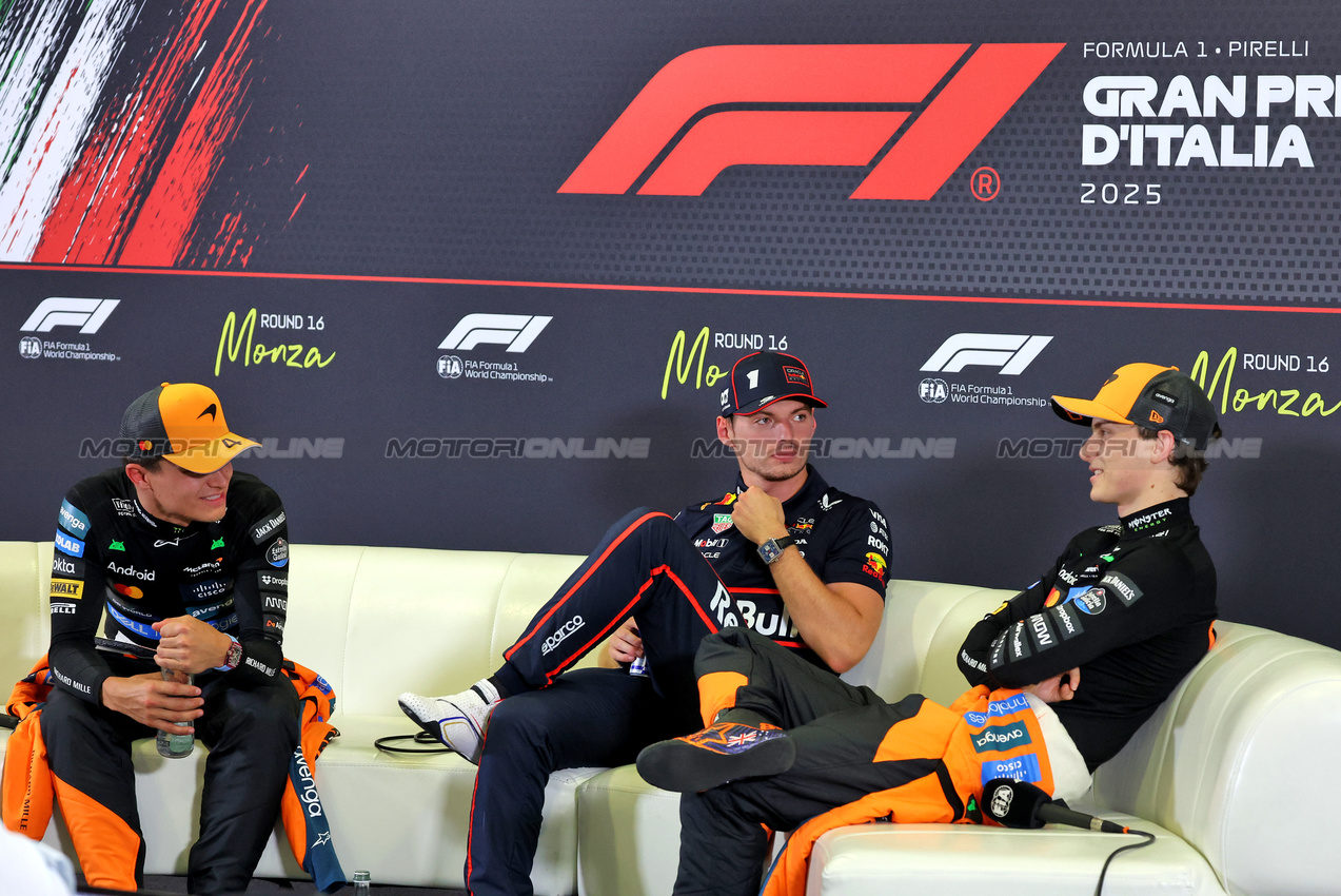 GP ITALIA, (L to R): Lando Norris (GBR) McLaren; Max Verstappen (NLD) Red Bull Racing; e Charles Leclerc (MON) Ferrari, in the post qualifying FIA Press Conference.
06.09.2025. Formula 1 World Championship, Rd 16, Italian Grand Prix, Monza, Italy, Qualifiche Day.
- www.xpbimages.com, EMail: requests@xpbimages.com © Copyright: Bearne / XPB Images