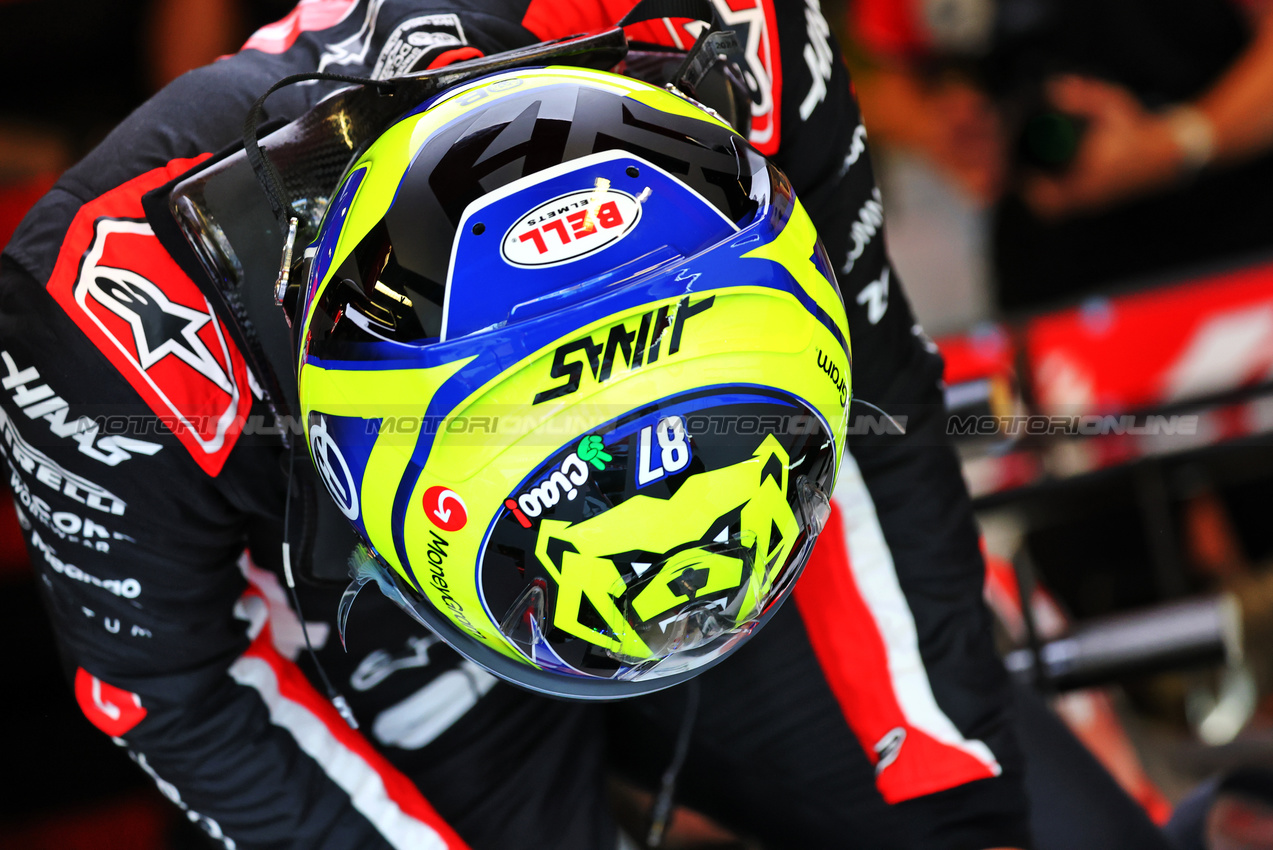GP ITALIA, Oliver Bearman (GBR) Haas VF-25.
06.09.2025. Formula 1 World Championship, Rd 16, Italian Grand Prix, Monza, Italy, Qualifiche Day.
- www.xpbimages.com, EMail: requests@xpbimages.com © Copyright: Batchelor / XPB Images