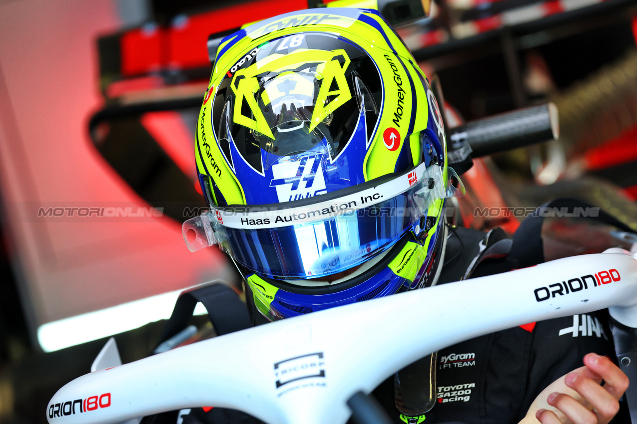 GP ITALIA, Oliver Bearman (GBR) Haas VF-25.

06.09.2025. Formula 1 World Championship, Rd 16, Italian Grand Prix, Monza, Italy, Qualifiche Day.

- www.xpbimages.com, EMail: requests@xpbimages.com © Copyright: Batchelor / XPB Images
