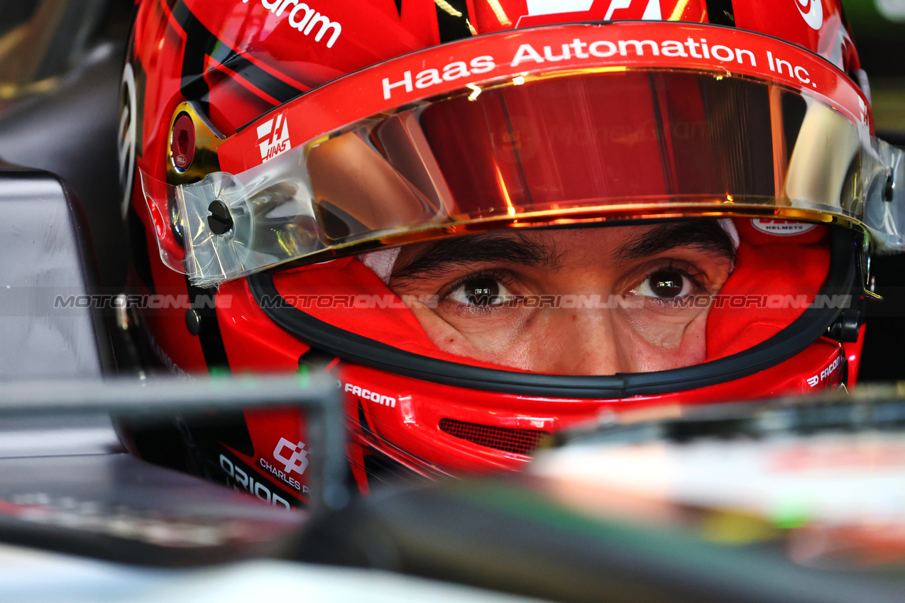 GP ITALIA, Esteban Ocon (FRA) Haas VF-25.

06.09.2025. Formula 1 World Championship, Rd 16, Italian Grand Prix, Monza, Italy, Qualifiche Day.

- www.xpbimages.com, EMail: requests@xpbimages.com © Copyright: Batchelor / XPB Images