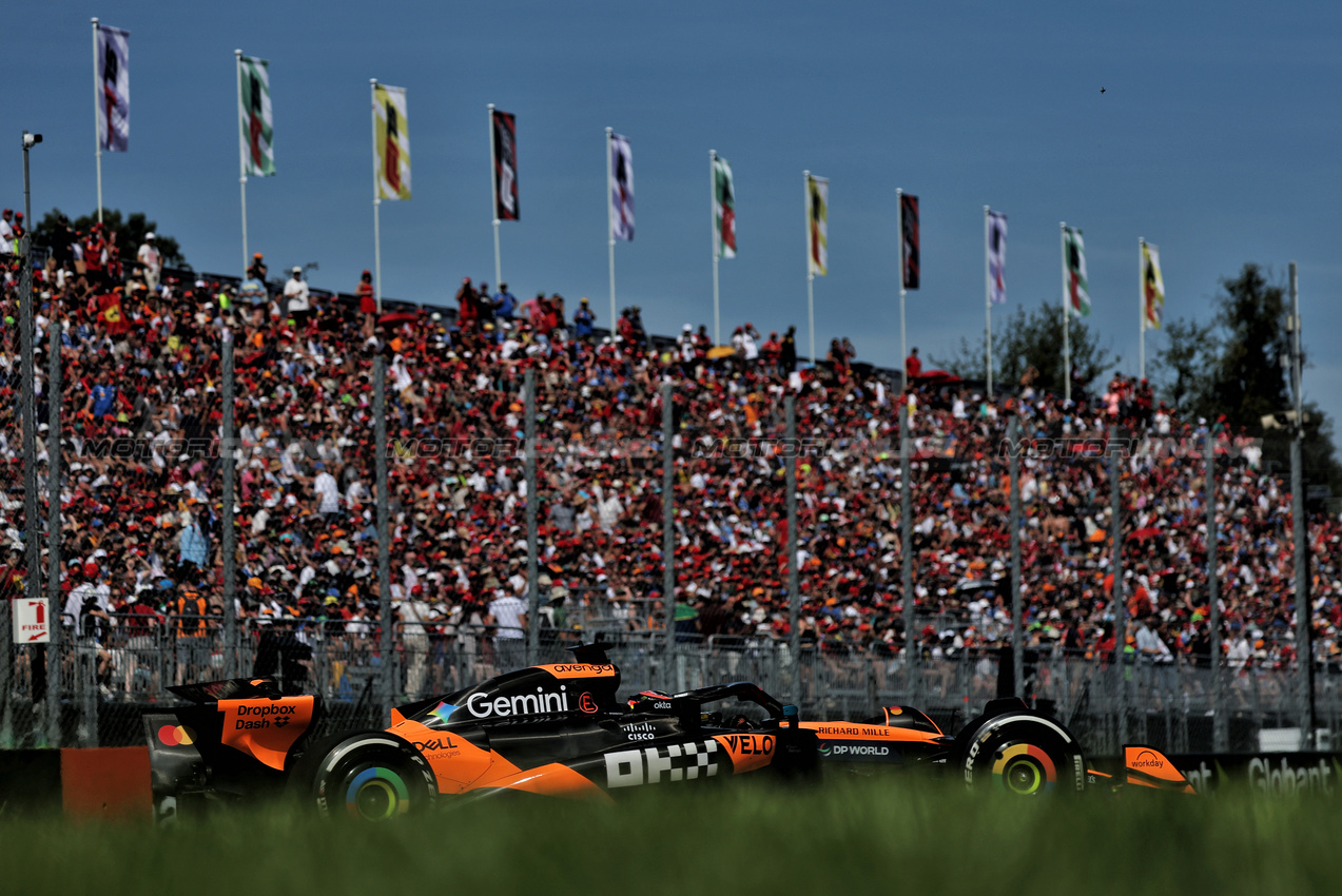 GP ITALIA, Oscar Piastri (AUS) McLaren MCL39.

06.09.2025. Formula 1 World Championship, Rd 16, Italian Grand Prix, Monza, Italy, Qualifiche Day.

- www.xpbimages.com, EMail: requests@xpbimages.com © Copyright: Charniaux / XPB Images