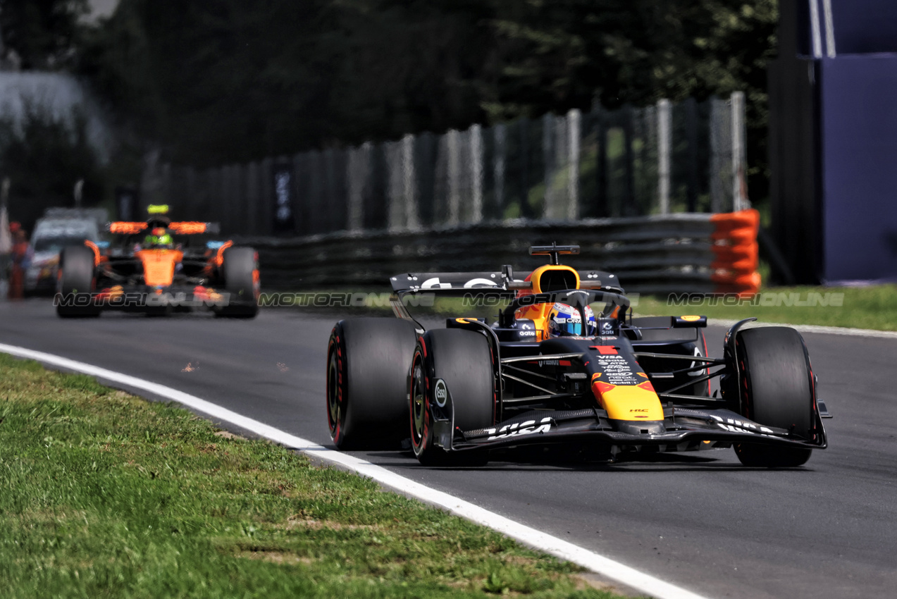 GP ITALIA, Max Verstappen (NLD) Red Bull Racing RB21.

05.09.2025. Formula 1 World Championship, Rd 16, Italian Grand Prix, Monza, Italy, Practice Day.

- www.xpbimages.com, EMail: requests@xpbimages.com © Copyright: Bearne / XPB Images