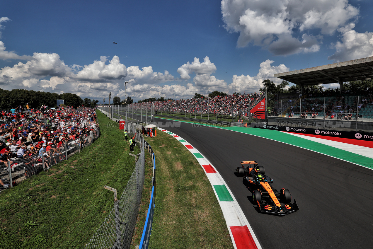 GP ITALIA, Lando Norris (GBR) McLaren MCL39.

05.09.2025. Formula 1 World Championship, Rd 16, Italian Grand Prix, Monza, Italy, Practice Day.

 - www.xpbimages.com, EMail: requests@xpbimages.com © Copyright: Rew / XPB Images
