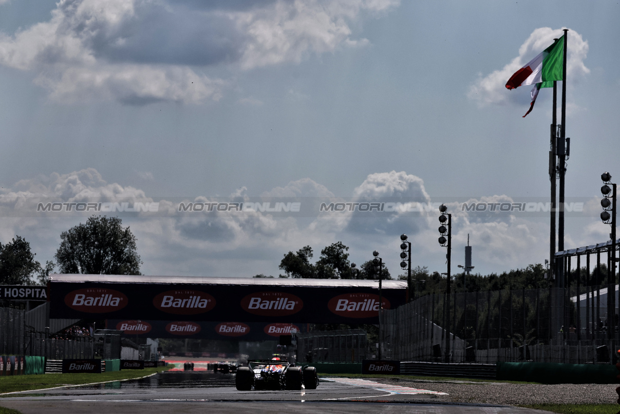 GP ITALIA, Yuki Tsunoda (JPN) Red Bull Racing RB21.

05.09.2025. Formula 1 World Championship, Rd 16, Italian Grand Prix, Monza, Italy, Practice Day.

- www.xpbimages.com, EMail: requests@xpbimages.com © Copyright: Bearne / XPB Images