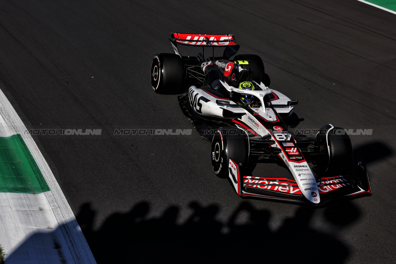 GP ITALIA, Oliver Bearman (GBR) Haas VF-25.

05.09.2025. Formula 1 World Championship, Rd 16, Italian Grand Prix, Monza, Italy, Practice Day.

- www.xpbimages.com, EMail: requests@xpbimages.com © Copyright: Bearne / XPB Images