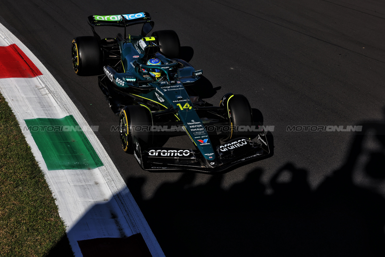 GP ITALIA, Fernando Alonso (ESP) Aston Martin F1 Team AMR25.

05.09.2025. Formula 1 World Championship, Rd 16, Italian Grand Prix, Monza, Italy, Practice Day.

- www.xpbimages.com, EMail: requests@xpbimages.com © Copyright: Bearne / XPB Images