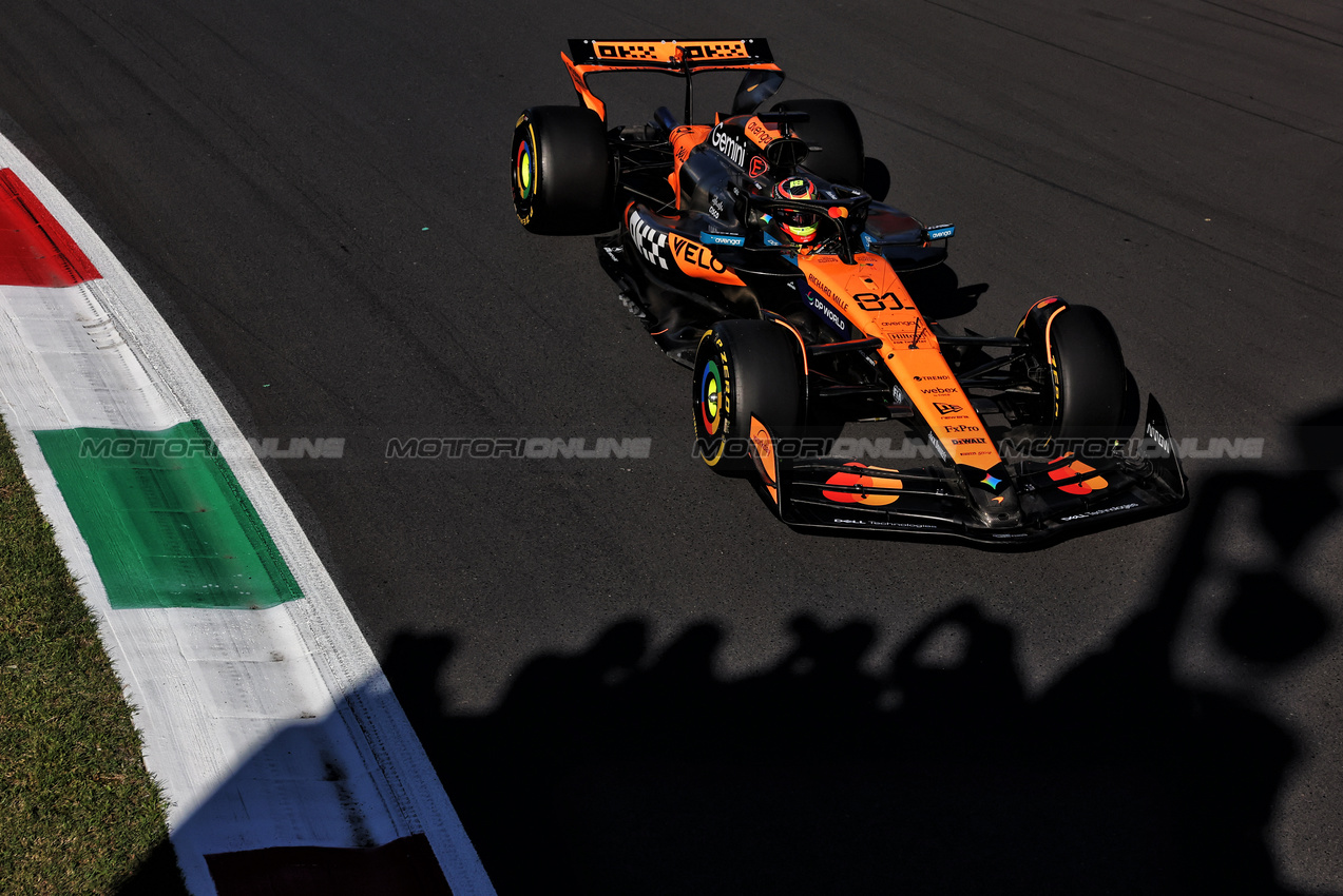 GP ITALIA, Oscar Piastri (AUS) McLaren MCL39.

05.09.2025. Formula 1 World Championship, Rd 16, Italian Grand Prix, Monza, Italy, Practice Day.

- www.xpbimages.com, EMail: requests@xpbimages.com © Copyright: Bearne / XPB Images
