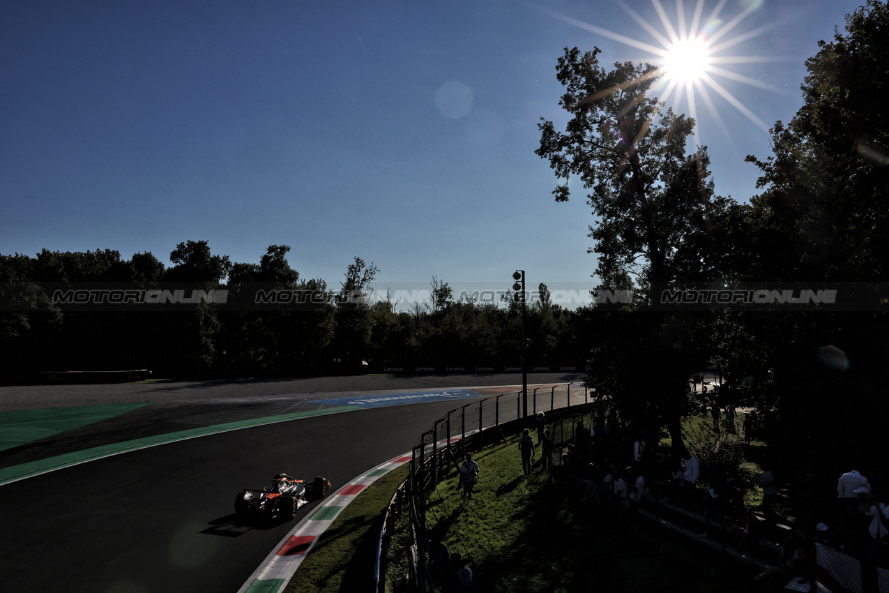 GP ITALIA, Lando Norris (GBR) McLaren MCL39.

05.09.2025. Formula 1 World Championship, Rd 16, Italian Grand Prix, Monza, Italy, Practice Day.

- www.xpbimages.com, EMail: requests@xpbimages.com © Copyright: Bearne / XPB Images