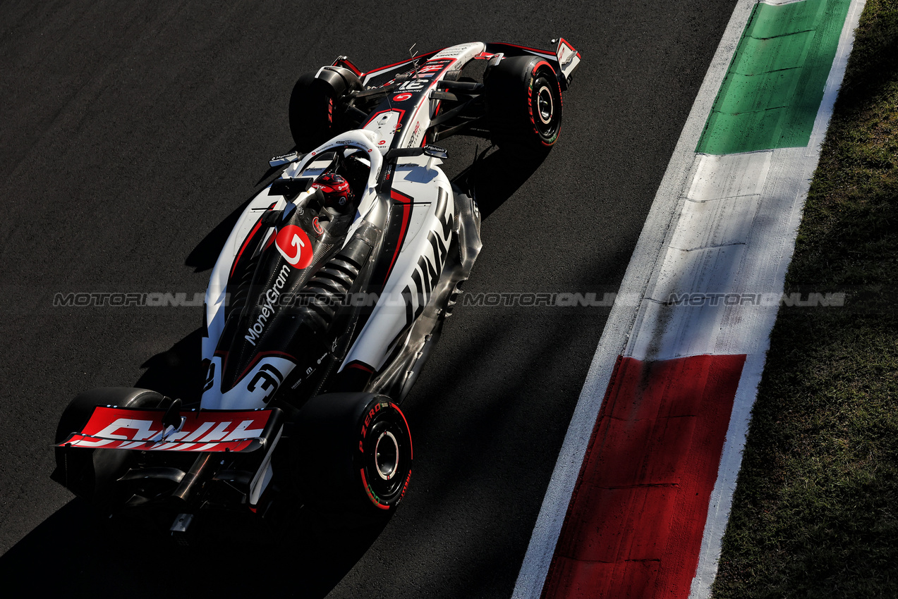 GP ITALIA, Esteban Ocon (FRA) Haas VF-25.

05.09.2025. Formula 1 World Championship, Rd 16, Italian Grand Prix, Monza, Italy, Practice Day.

- www.xpbimages.com, EMail: requests@xpbimages.com © Copyright: Bearne / XPB Images