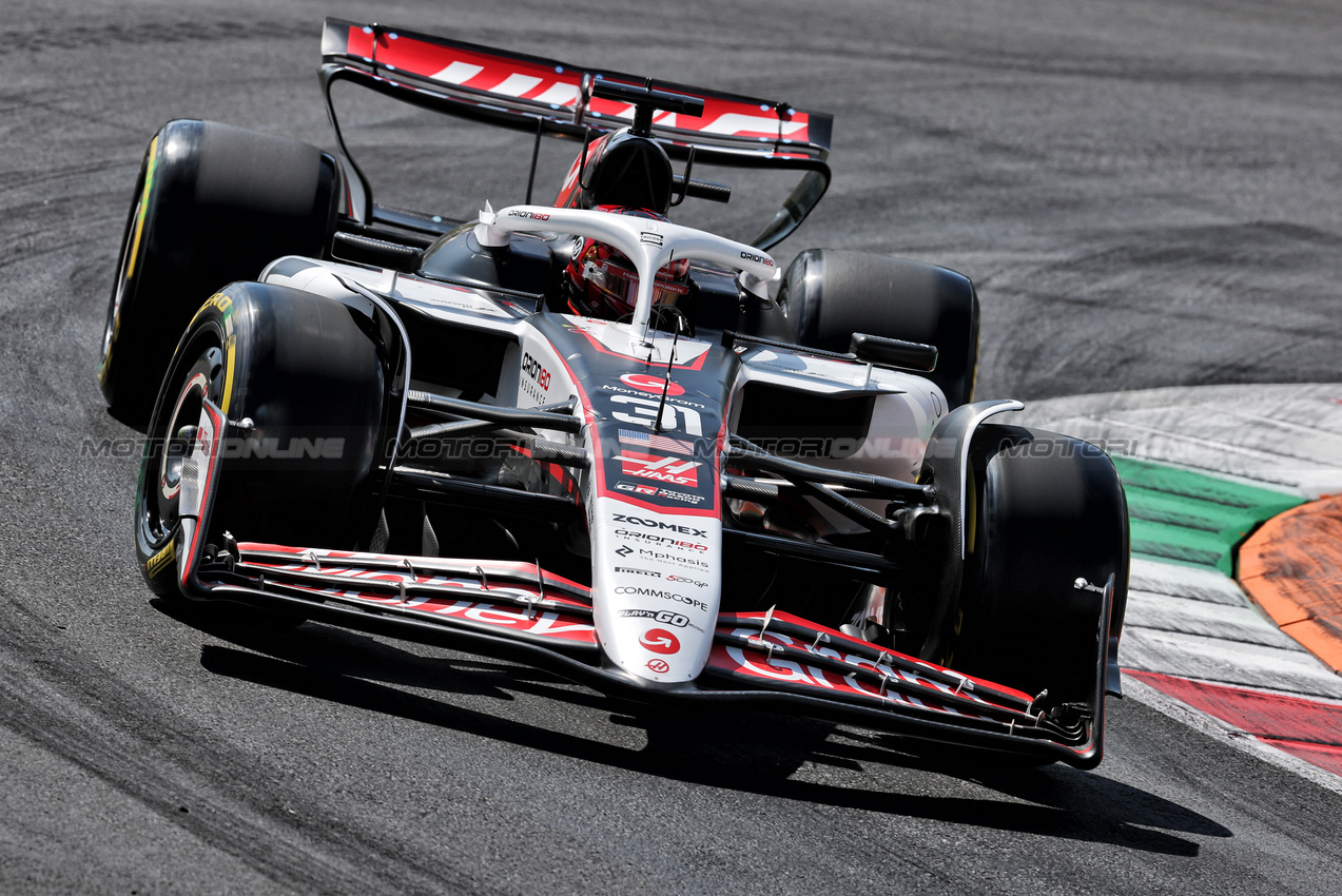 GP ITALIA, Esteban Ocon (FRA) Haas VF-25.

05.09.2025. Formula 1 World Championship, Rd 16, Italian Grand Prix, Monza, Italy, Practice Day.

- www.xpbimages.com, EMail: requests@xpbimages.com © Copyright: Charniaux / XPB Images
