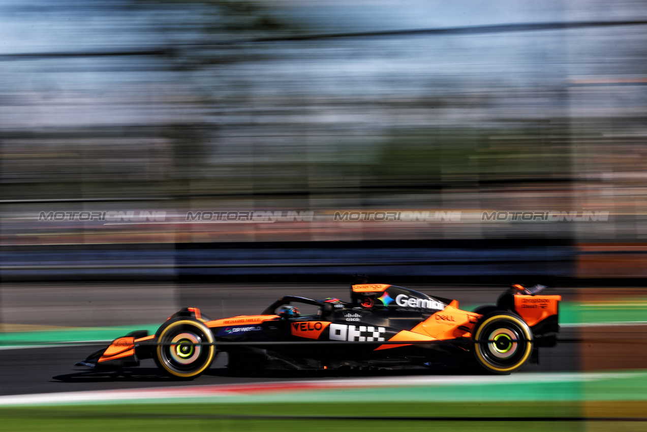 GP ITALIA, Oscar Piastri (AUS) McLaren MCL39.

05.09.2025. Formula 1 World Championship, Rd 16, Italian Grand Prix, Monza, Italy, Practice Day.

- www.xpbimages.com, EMail: requests@xpbimages.com © Copyright: Charniaux / XPB Images