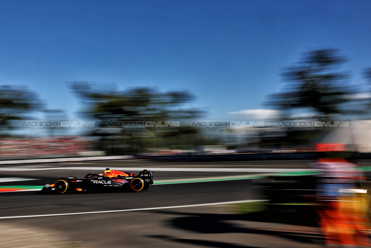GP ITALIA, Max Verstappen (NLD) Red Bull Racing RB21.

05.09.2025. Formula 1 World Championship, Rd 16, Italian Grand Prix, Monza, Italy, Practice Day.

- www.xpbimages.com, EMail: requests@xpbimages.com © Copyright: Charniaux / XPB Images