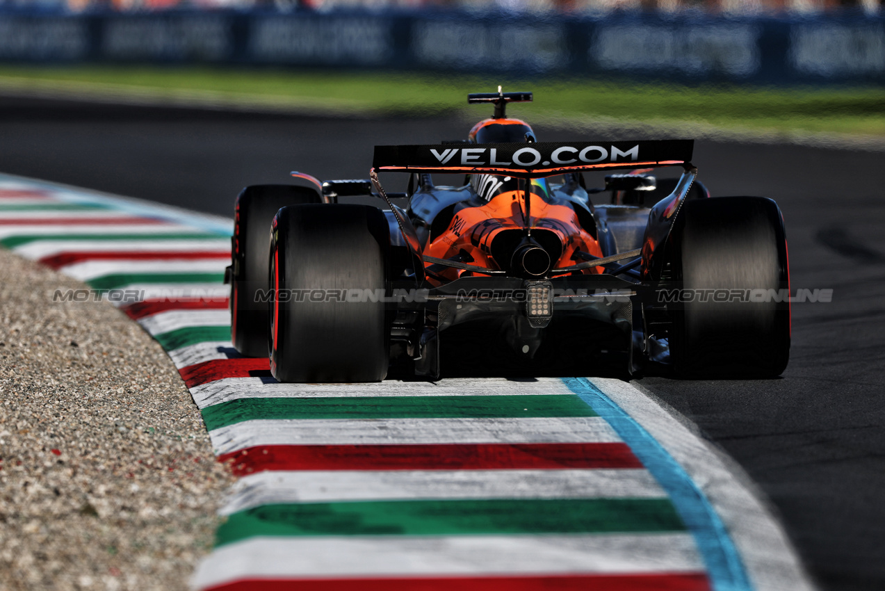 GP ITALIA, Oscar Piastri (AUS) McLaren MCL39.

05.09.2025. Formula 1 World Championship, Rd 16, Italian Grand Prix, Monza, Italy, Practice Day.

- www.xpbimages.com, EMail: requests@xpbimages.com © Copyright: Charniaux / XPB Images