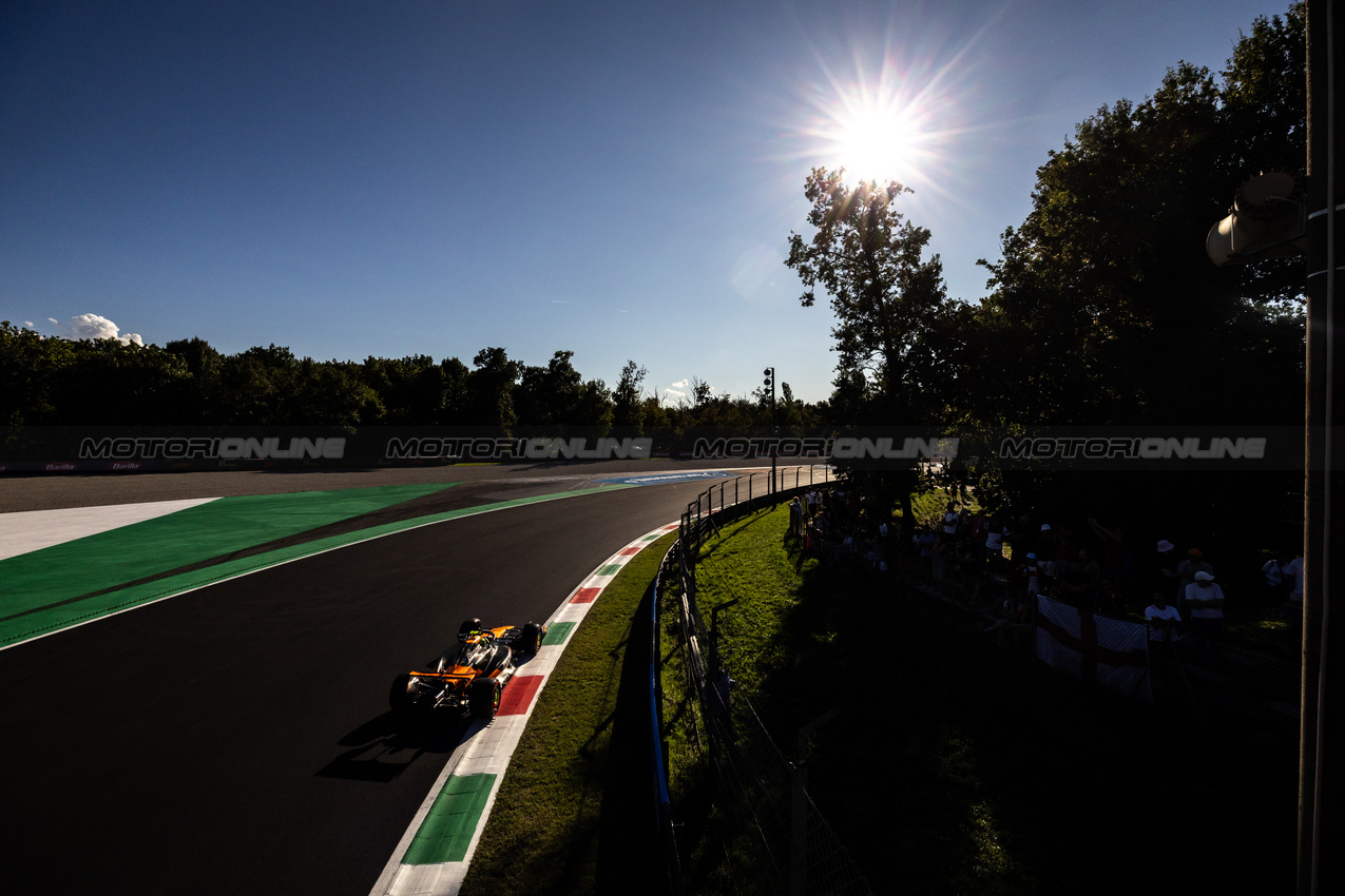 GP ITALIA, Lando Norris (GBR) McLaren MCL39.

05.09.2025. Formula 1 World Championship, Rd 16, Italian Grand Prix, Monza, Italy, Practice Day.

- www.xpbimages.com, EMail: requests@xpbimages.com © Copyright: Bearne / XPB Images