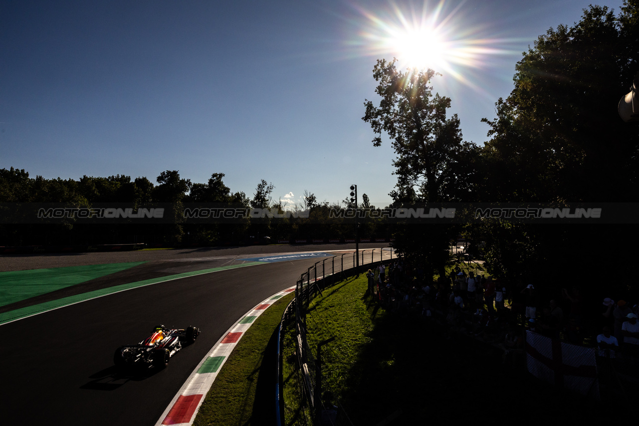 GP ITALIA, Yuki Tsunoda (JPN) Red Bull Racing RB21.

05.09.2025. Formula 1 World Championship, Rd 16, Italian Grand Prix, Monza, Italy, Practice Day.

- www.xpbimages.com, EMail: requests@xpbimages.com © Copyright: Bearne / XPB Images