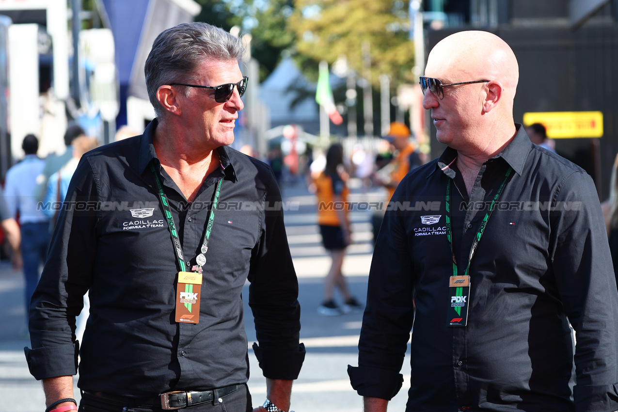 GP ITALIA, (L to R): Graeme Lowdon (GBR) Cadillac Formula 1 Team, Team Principal with Dan Towriss (USA) Cadillac F1 Team e TWG Motorsports CEO.

05.09.2025. Formula 1 World Championship, Rd 16, Italian Grand Prix, Monza, Italy, Practice Day.

- www.xpbimages.com, EMail: requests@xpbimages.com © Copyright: Batchelor / XPB Images
