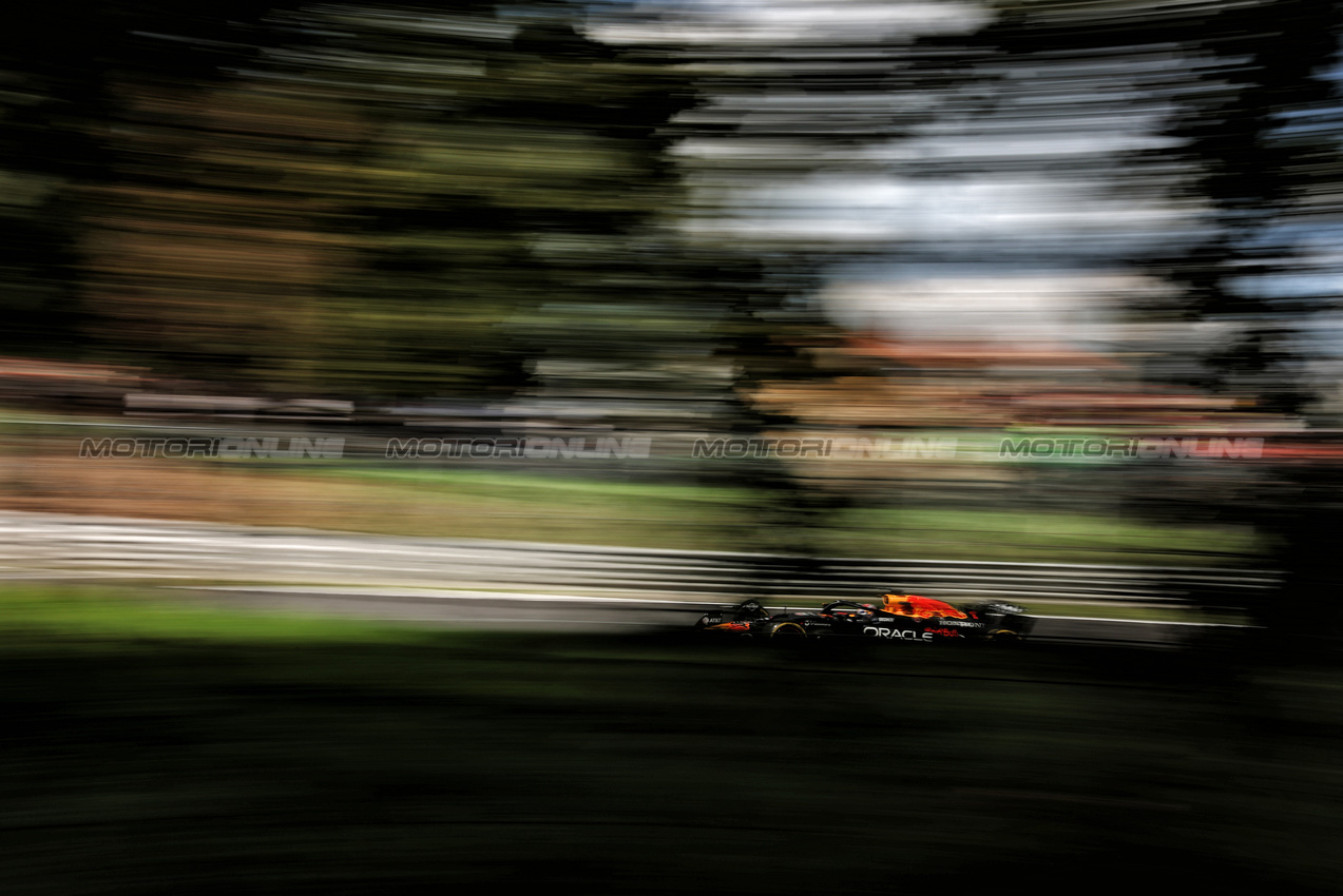 GP ITALIA, Max Verstappen (NLD) Red Bull Racing RB21.

05.09.2025. Formula 1 World Championship, Rd 16, Italian Grand Prix, Monza, Italy, Practice Day.

- www.xpbimages.com, EMail: requests@xpbimages.com © Copyright: Bearne / XPB Images