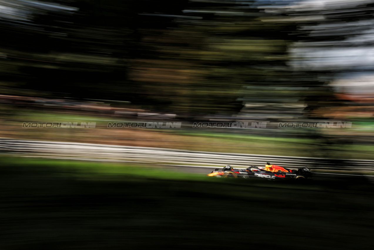 GP ITALIA, Max Verstappen (NLD) Red Bull Racing RB21.

05.09.2025. Formula 1 World Championship, Rd 16, Italian Grand Prix, Monza, Italy, Practice Day.

- www.xpbimages.com, EMail: requests@xpbimages.com © Copyright: Bearne / XPB Images