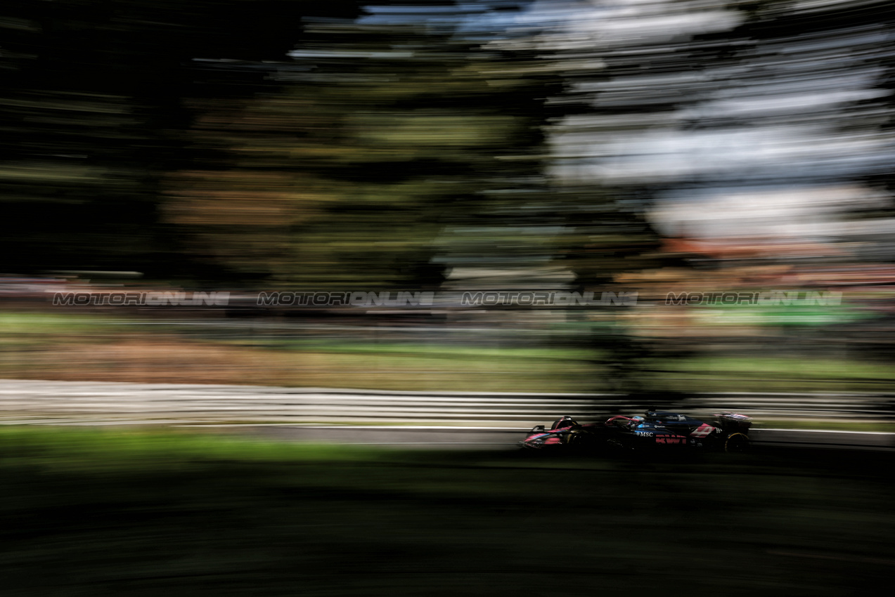 GP ITALIA, Pierre Gasly (FRA) Alpine F1 Team A525.

05.09.2025. Formula 1 World Championship, Rd 16, Italian Grand Prix, Monza, Italy, Practice Day.

- www.xpbimages.com, EMail: requests@xpbimages.com © Copyright: Bearne / XPB Images
