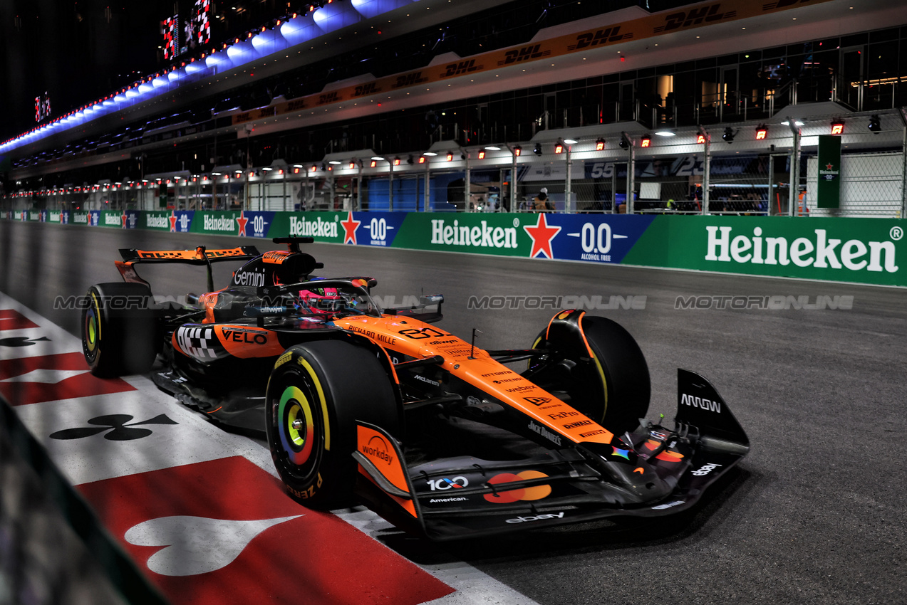 GP LAS VEGAS, Oscar Piastri (AUS) McLaren MCL39.
20.11.2025. Formula 1 World Championship, Rd 22, Las Vegas Grand Prix, Las Vegas, Nevada, USA, Practice Day
- www.xpbimages.com, EMail: requests@xpbimages.com © Copyright: Charniaux / XPB Images