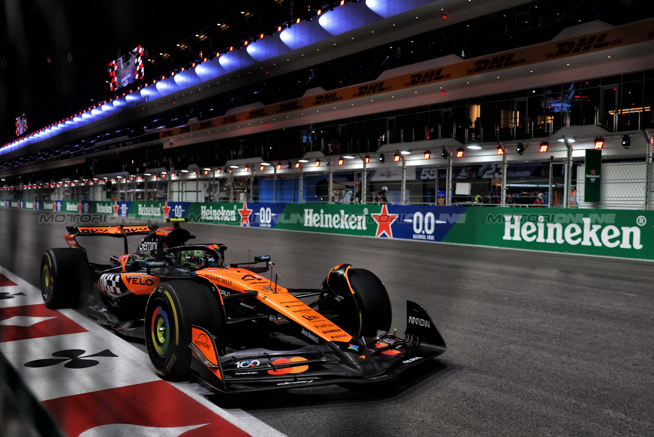 GP LAS VEGAS, Lando Norris (GBR) McLaren MCL39.
20.11.2025. Formula 1 World Championship, Rd 22, Las Vegas Grand Prix, Las Vegas, Nevada, USA, Practice Day
- www.xpbimages.com, EMail: requests@xpbimages.com © Copyright: Charniaux / XPB Images