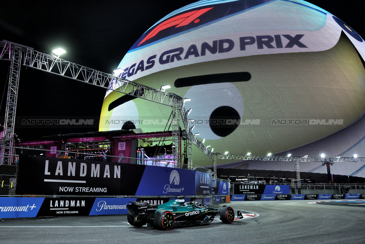 GP LAS VEGAS, Lance Stroll (CDN) Aston Martin F1 Team AMR25.
20.11.2025. Formula 1 World Championship, Rd 22, Las Vegas Grand Prix, Las Vegas, Nevada, USA, Practice Day
- www.xpbimages.com, EMail: requests@xpbimages.com © Copyright: Bearne / XPB Images