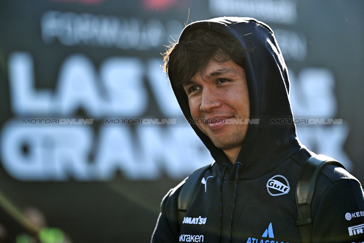 GP LAS VEGAS, Alexander Albon (THA) Atlassian Williams Racing.
20.11.2025. Formula 1 World Championship, Rd 22, Las Vegas Grand Prix, Las Vegas, Nevada, USA, Practice Day
- www.xpbimages.com, EMail: requests@xpbimages.com © Copyright: Price / XPB Images