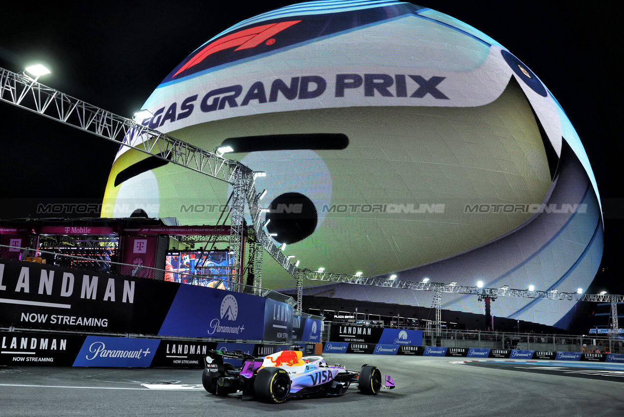 GP LAS VEGAS, Isack Hadjar (FRA) Racing Bulls VCARB 02.
20.11.2025. Formula 1 World Championship, Rd 22, Las Vegas Grand Prix, Las Vegas, Nevada, USA, Practice Day
- www.xpbimages.com, EMail: requests@xpbimages.com © Copyright: Bearne / XPB Images