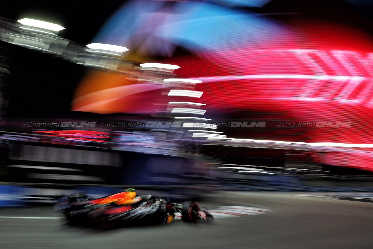 GP LAS VEGAS, Yuki Tsunoda (JPN) Red Bull Racing RB21.
20.11.2025. Formula 1 World Championship, Rd 22, Las Vegas Grand Prix, Las Vegas, Nevada, USA, Practice Day
- www.xpbimages.com, EMail: requests@xpbimages.com © Copyright: Bearne / XPB Images