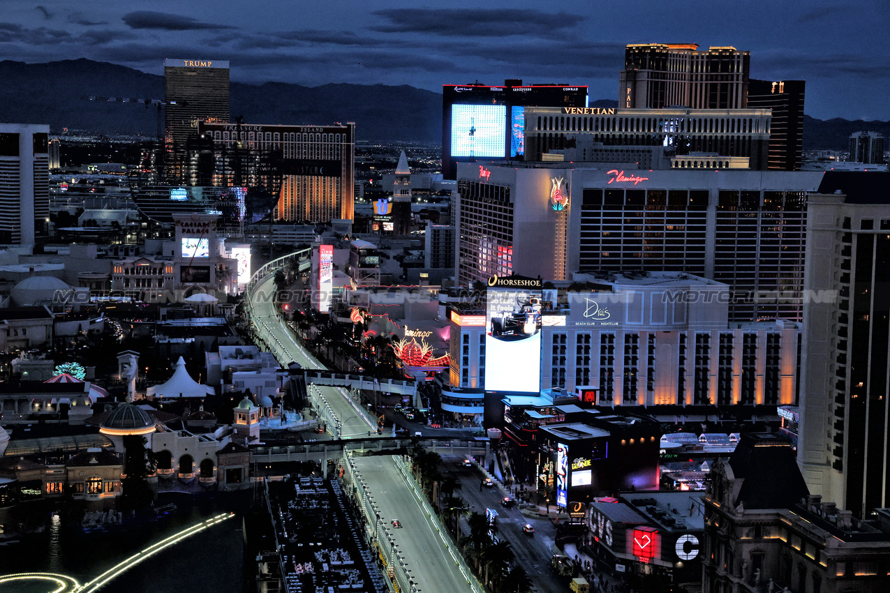GP LAS VEGAS, Lewis Hamilton (GBR) Ferrari SF-25.

20.11.2025. Formula 1 World Championship, Rd 22, Las Vegas Grand Prix, Las Vegas, Nevada, USA, Practice Day

- www.xpbimages.com, EMail: requests@xpbimages.com © Copyright: Moy / XPB Images