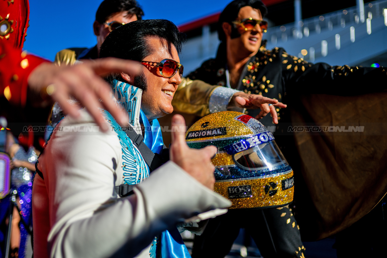 GP LAS VEGAS, Circuit Atmosfera - Elvis Impersonators in the paddock.
20.11.2025. Formula 1 World Championship, Rd 22, Las Vegas Grand Prix, Las Vegas, Nevada, USA, Practice Day
- www.xpbimages.com, EMail: requests@xpbimages.com © Copyright: Price / XPB Images