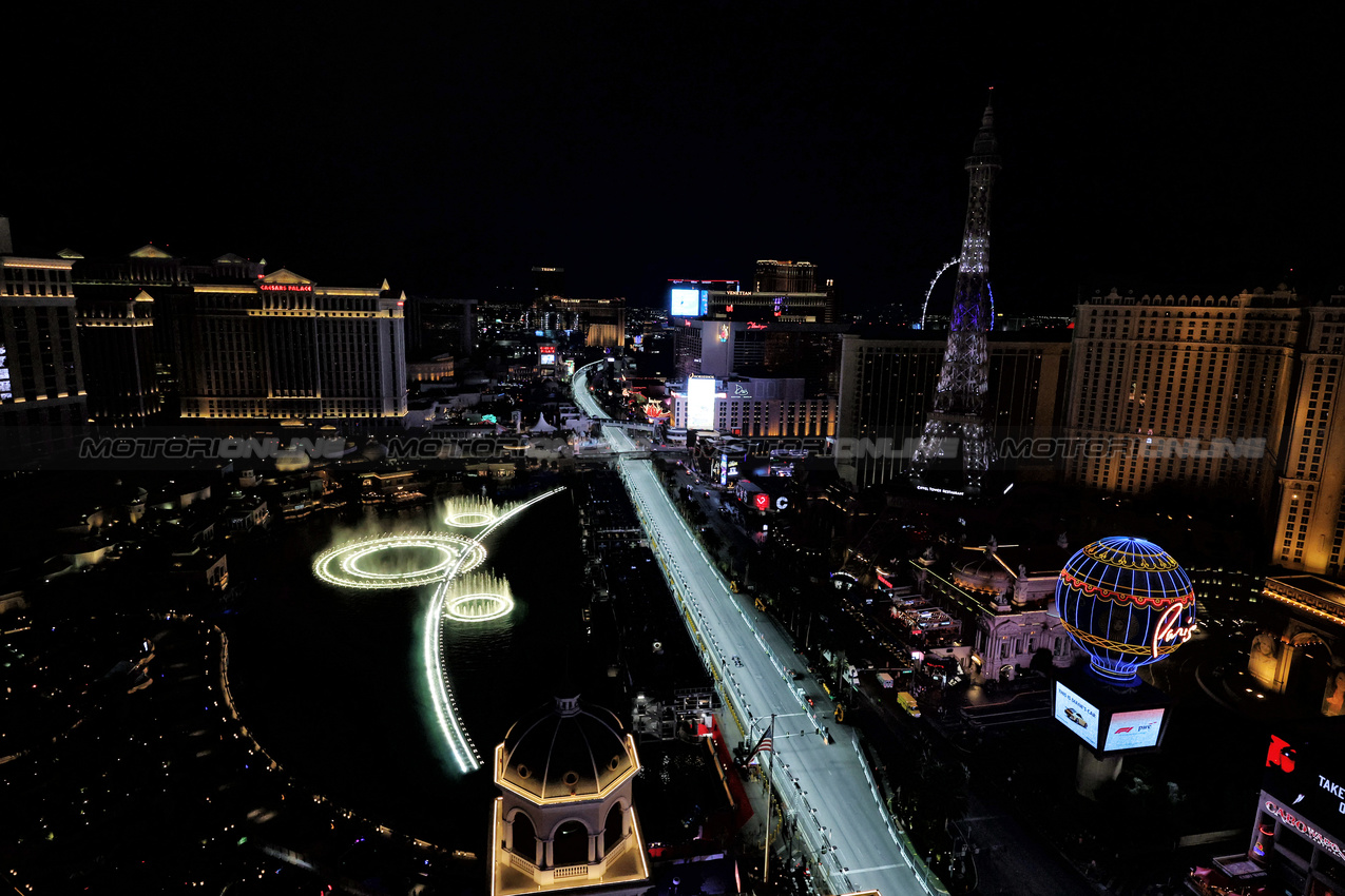 GP LAS VEGAS, Carlos Sainz (ESP) Atlassian Williams Racing FW47.

20.11.2025. Formula 1 World Championship, Rd 22, Las Vegas Grand Prix, Las Vegas, Nevada, USA, Practice Day

- www.xpbimages.com, EMail: requests@xpbimages.com © Copyright: Moy / XPB Images