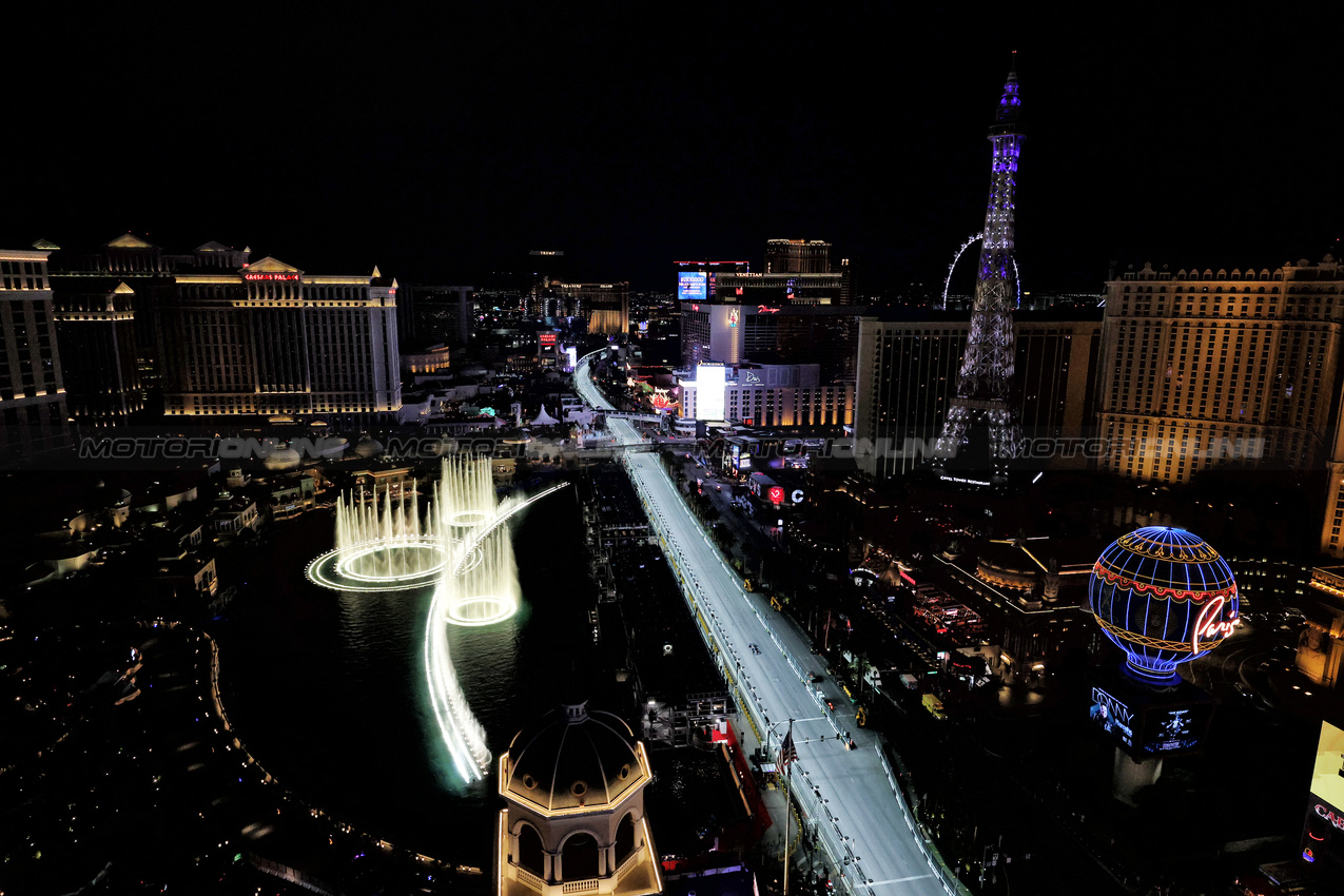 GP LAS VEGAS, Alexander Albon (THA) Atlassian Williams Racing FW47.
20.11.2025. Formula 1 World Championship, Rd 22, Las Vegas Grand Prix, Las Vegas, Nevada, USA, Practice Day
- www.xpbimages.com, EMail: requests@xpbimages.com © Copyright: Moy / XPB Images