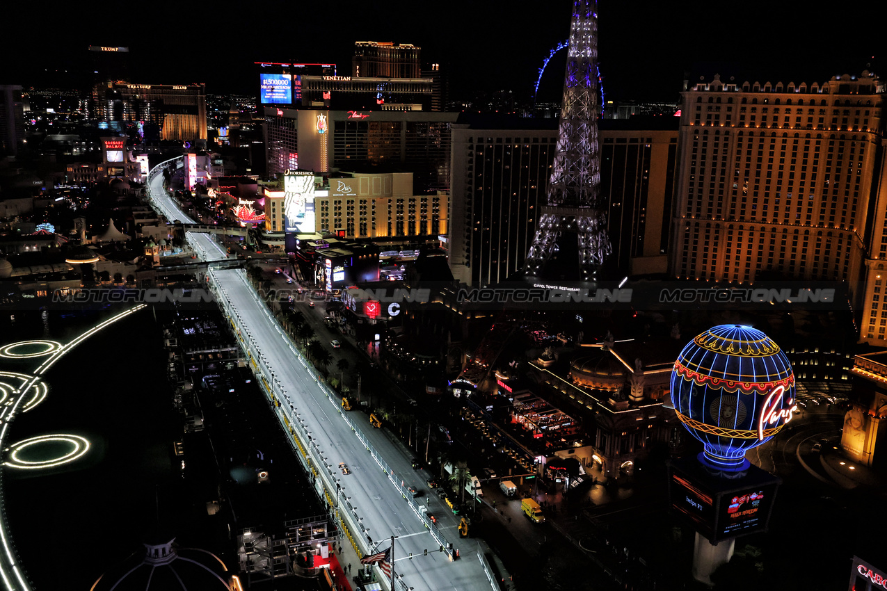 GP LAS VEGAS, Lando Norris (GBR) McLaren MCL39.
20.11.2025. Formula 1 World Championship, Rd 22, Las Vegas Grand Prix, Las Vegas, Nevada, USA, Practice Day
- www.xpbimages.com, EMail: requests@xpbimages.com © Copyright: Moy / XPB Images