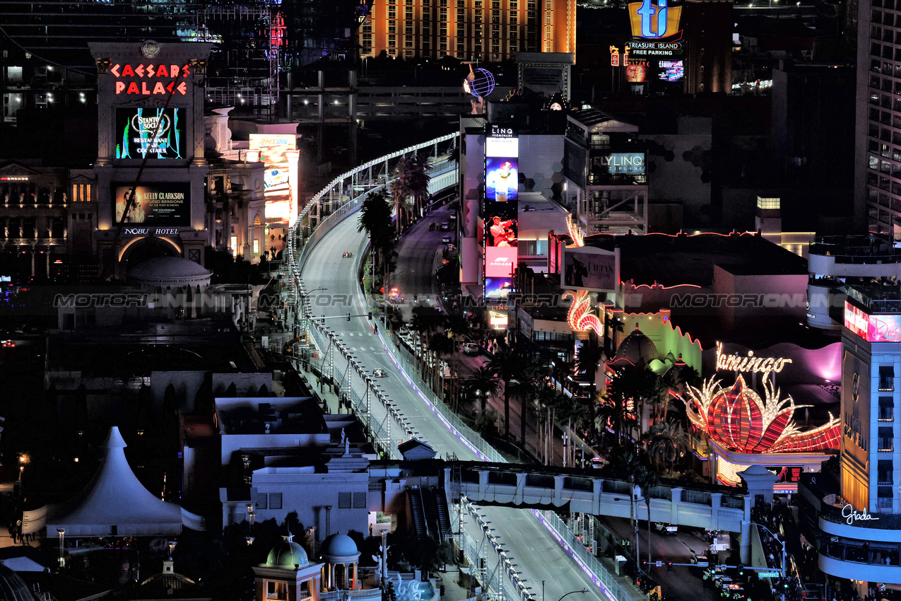 GP LAS VEGAS, Liam Lawson (NZL) Racing Bulls VCARB 02.
20.11.2025. Formula 1 World Championship, Rd 22, Las Vegas Grand Prix, Las Vegas, Nevada, USA, Practice Day
- www.xpbimages.com, EMail: requests@xpbimages.com © Copyright: Moy / XPB Images