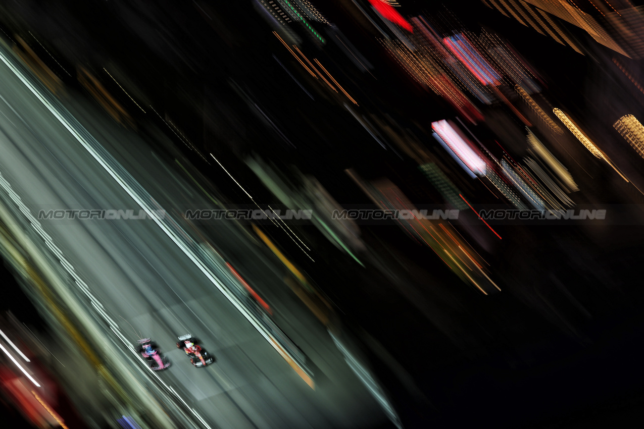 GP LAS VEGAS, Lewis Hamilton (GBR) Ferrari SF-25 e Pierre Gasly (FRA) Alpine F1 Team A525.
20.11.2025. Formula 1 World Championship, Rd 22, Las Vegas Grand Prix, Las Vegas, Nevada, USA, Practice Day
- www.xpbimages.com, EMail: requests@xpbimages.com © Copyright: Moy / XPB Images