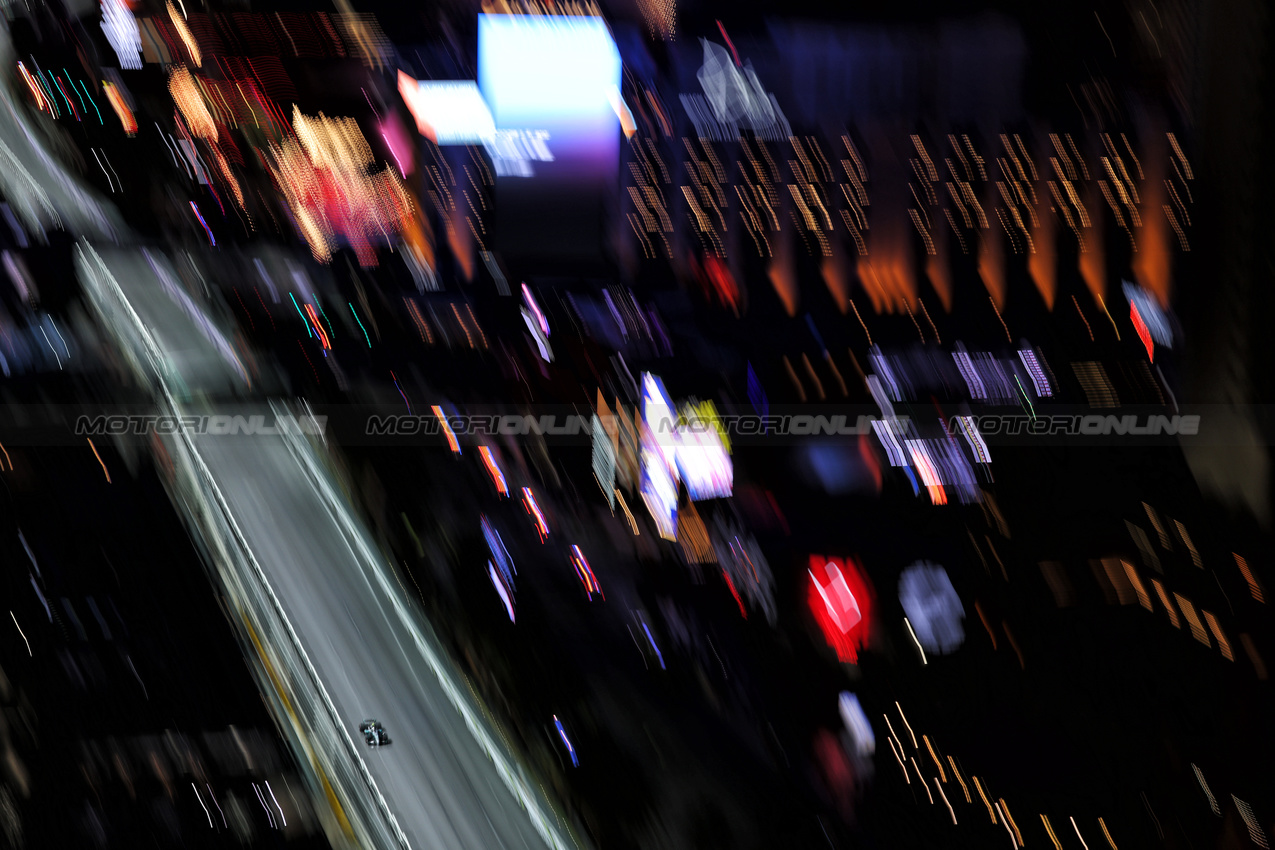 GP LAS VEGAS, Andrea Kimi Antonelli (ITA) Mercedes AMG F1 W16.
20.11.2025. Formula 1 World Championship, Rd 22, Las Vegas Grand Prix, Las Vegas, Nevada, USA, Practice Day
- www.xpbimages.com, EMail: requests@xpbimages.com © Copyright: Moy / XPB Images