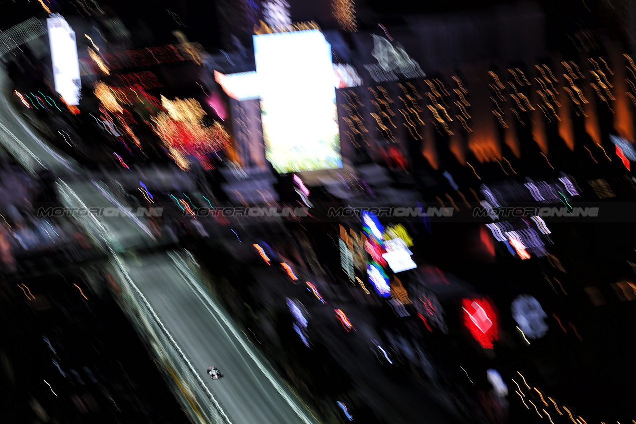 GP LAS VEGAS, Oliver Bearman (GBR) Haas VF-25.

20.11.2025. Formula 1 World Championship, Rd 22, Las Vegas Grand Prix, Las Vegas, Nevada, USA, Practice Day

- www.xpbimages.com, EMail: requests@xpbimages.com © Copyright: Moy / XPB Images