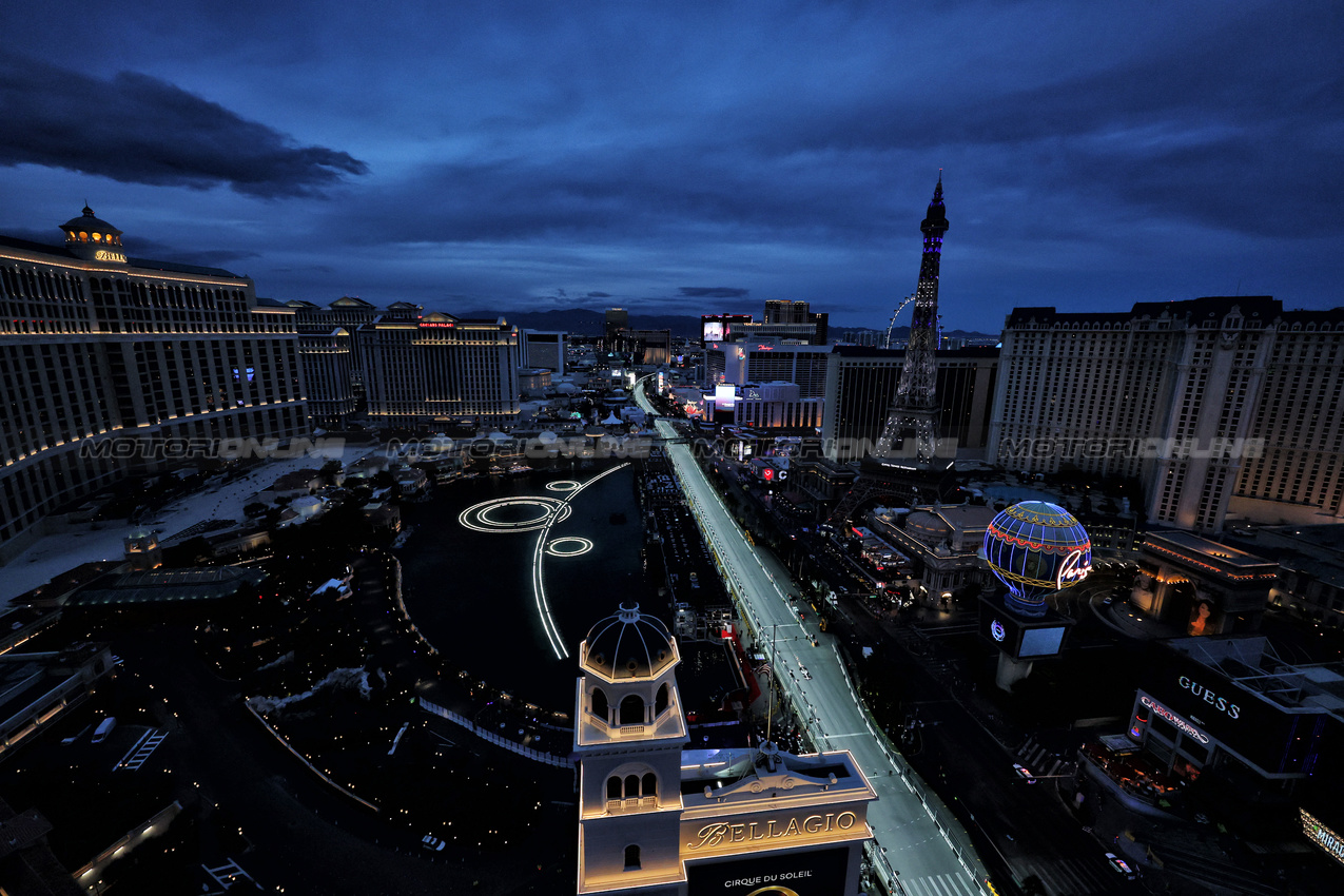 GP LAS VEGAS, Oliver Bearman (GBR) Haas VF-25.

20.11.2025. Formula 1 World Championship, Rd 22, Las Vegas Grand Prix, Las Vegas, Nevada, USA, Practice Day

- www.xpbimages.com, EMail: requests@xpbimages.com © Copyright: Moy / XPB Images