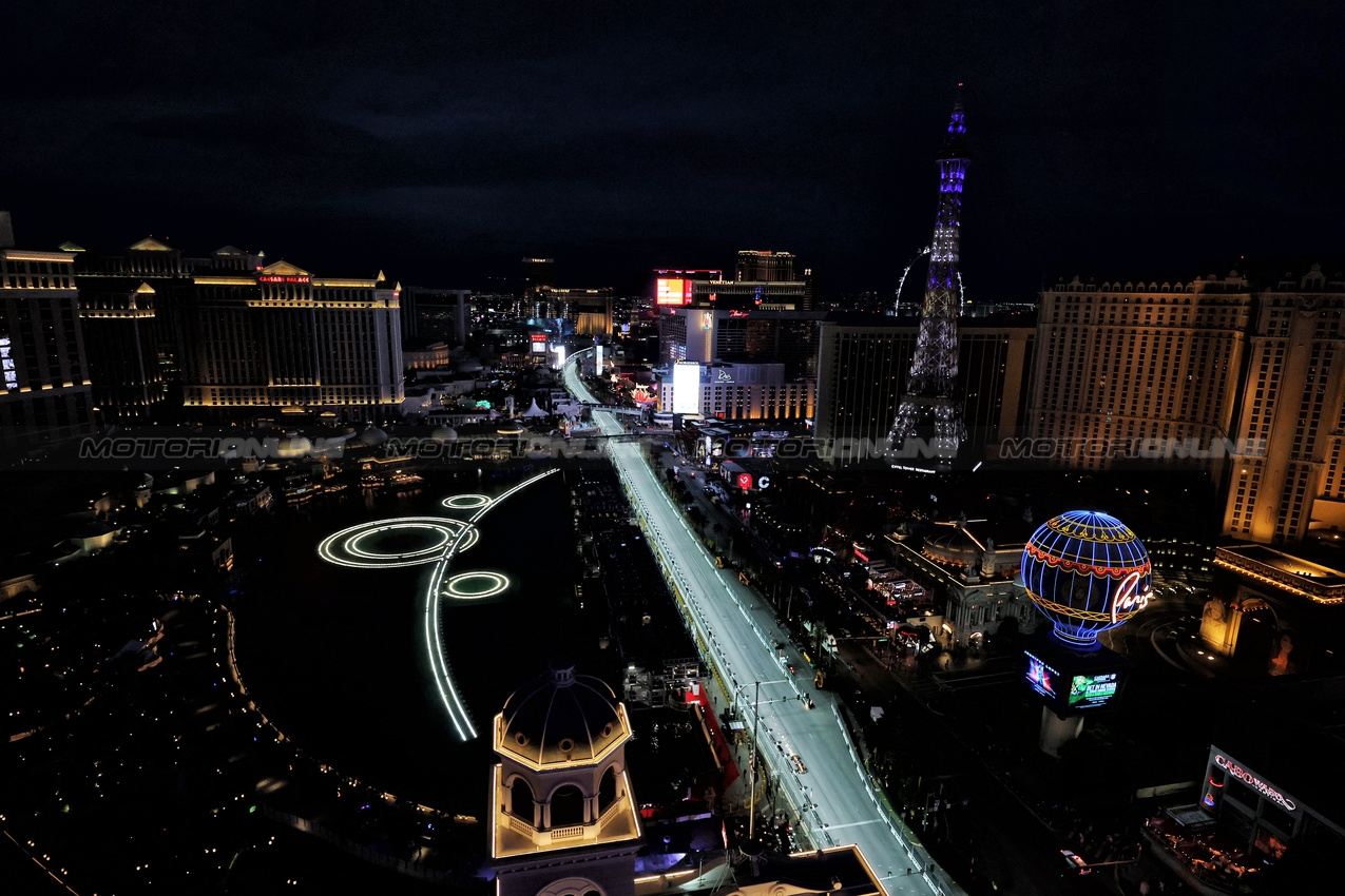 GP LAS VEGAS, Oscar Piastri (AUS) McLaren MCL39.
20.11.2025. Formula 1 World Championship, Rd 22, Las Vegas Grand Prix, Las Vegas, Nevada, USA, Practice Day
- www.xpbimages.com, EMail: requests@xpbimages.com © Copyright: Moy / XPB Images