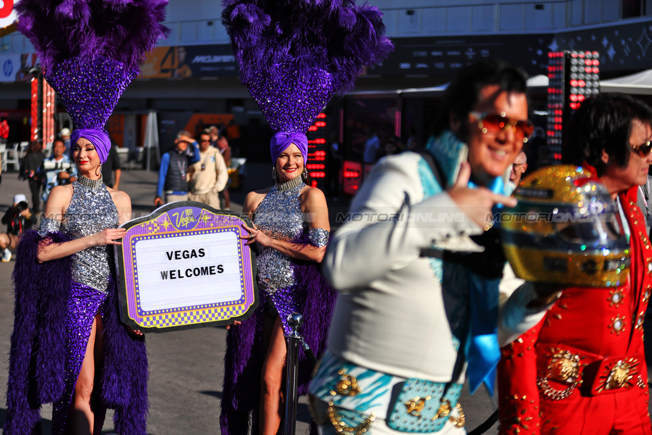 GP LAS VEGAS, Paddock Atmosfera.
20.11.2025. Formula 1 World Championship, Rd 22, Las Vegas Grand Prix, Las Vegas, Nevada, USA, Practice Day
- www.xpbimages.com, EMail: requests@xpbimages.com © Copyright: Patching / XPB Images