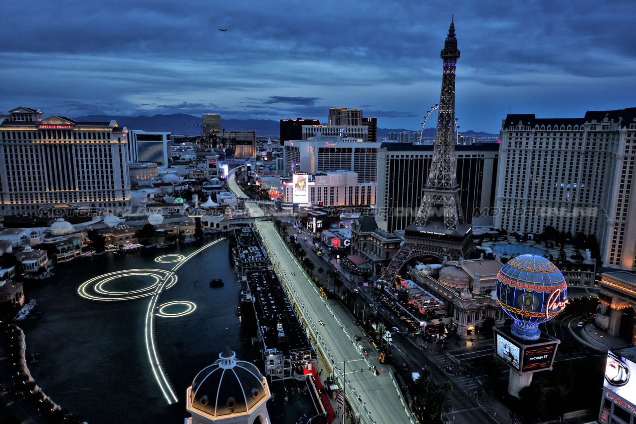 GP LAS VEGAS, Oliver Bearman (GBR) Haas VF-25.
20.11.2025. Formula 1 World Championship, Rd 22, Las Vegas Grand Prix, Las Vegas, Nevada, USA, Practice Day
- www.xpbimages.com, EMail: requests@xpbimages.com © Copyright: Moy / XPB Images
